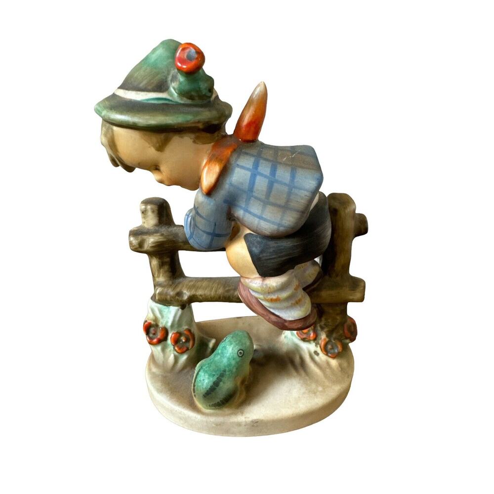 Goebel Hummel Figurine‎ "Retreat To Safety" TMK 2 On The Ferra SH1C